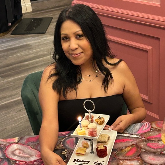 Meet your Posher, Jessica - Picture 1 of 1